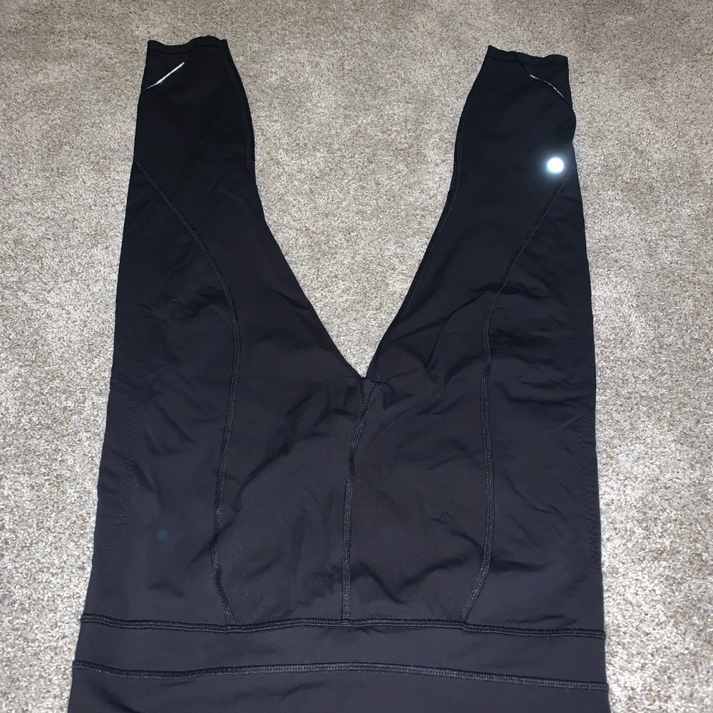 LULULEMON SIZE 8 7/8th BLACK LEGGINGS W/ MESH